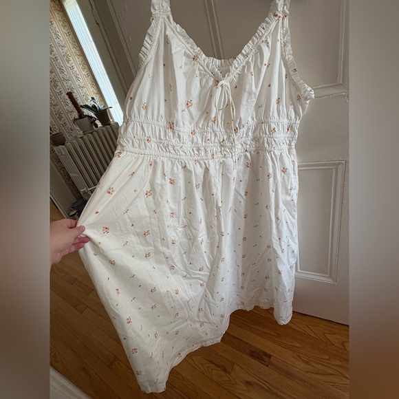 Old Navy Ivory Floral dress - Picture 3 of 4